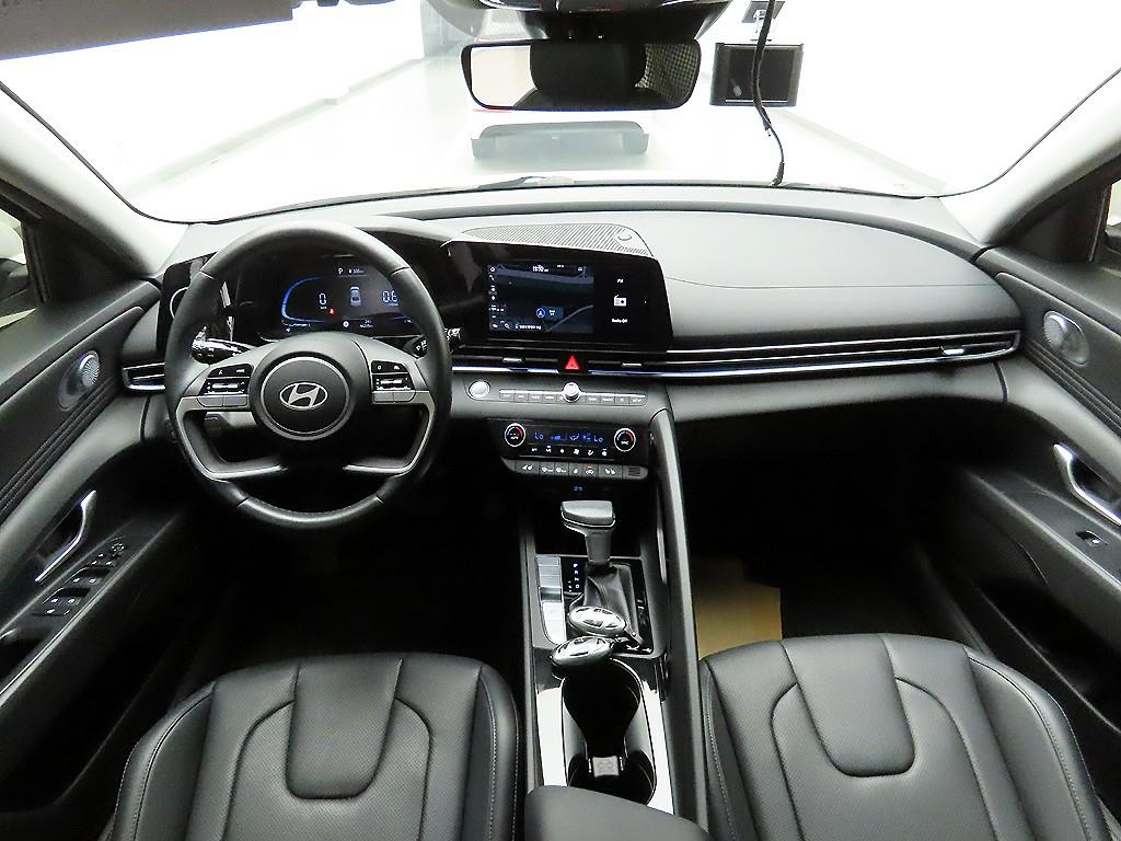 HYUNDAI Avante - Vista 10