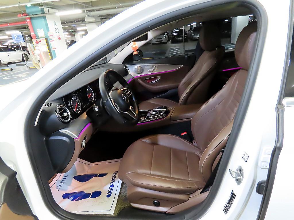 Mercedes Benz E class - Vista 8