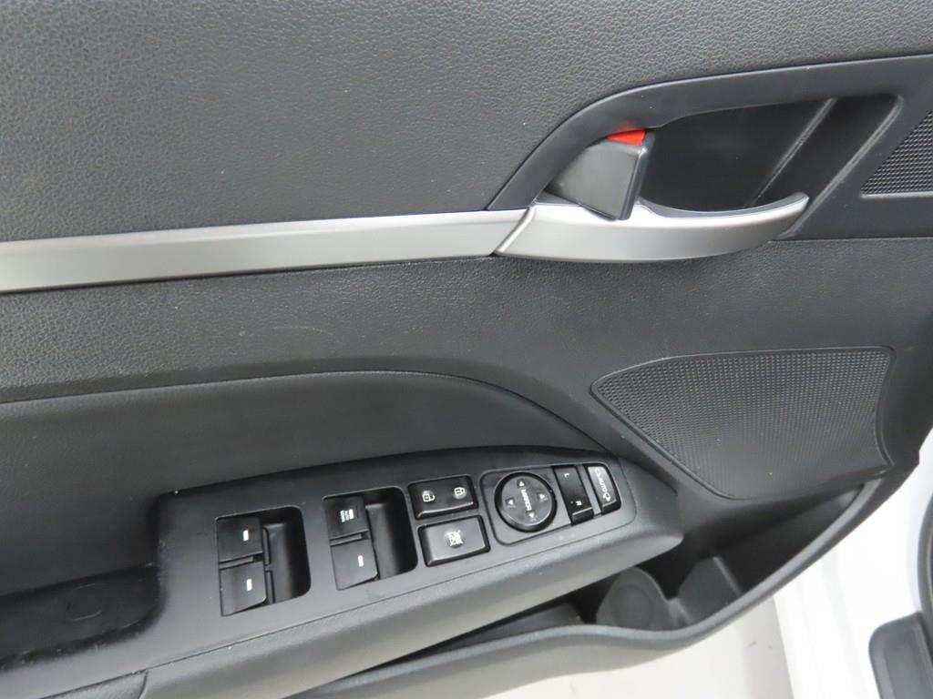 HYUNDAI Avante - Vista 11