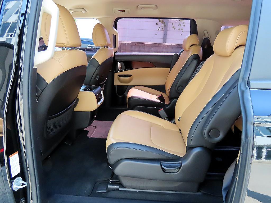 KIA Carnival - Vista 8