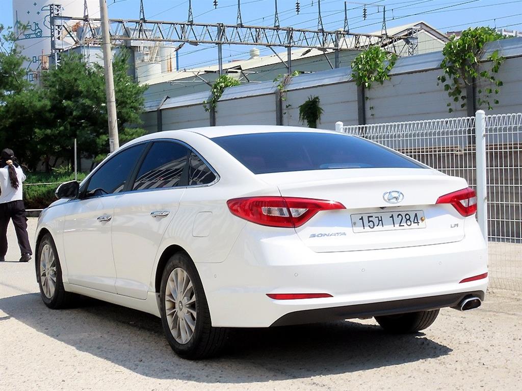 HYUNDAI Sonata - Vista 3