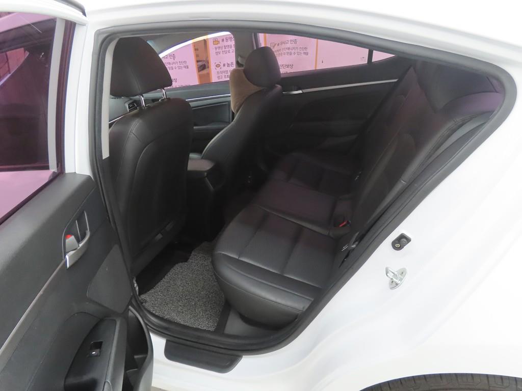 HYUNDAI Avante - Vista 8