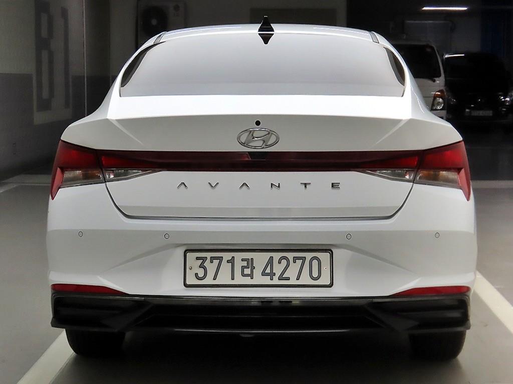 HYUNDAI Avante - Vista 3