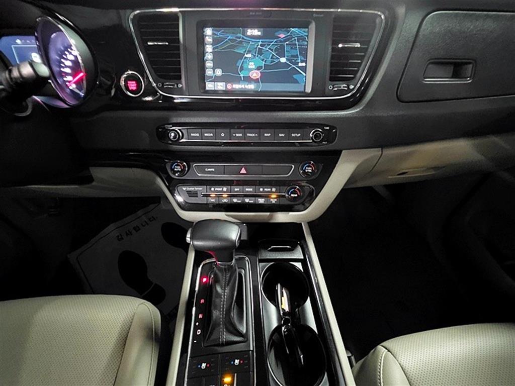 KIA Carnival 2018 Blanco - Importación desde Corea - HF Imports Iquique - Foto 13