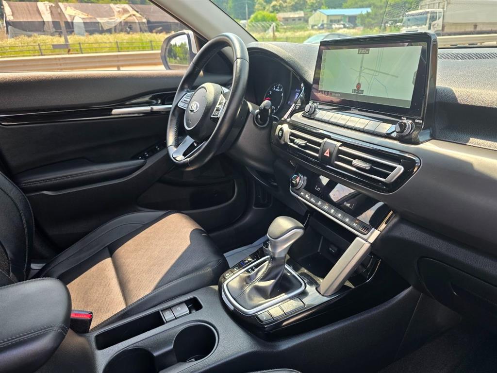 KIA Seltos - Vista 8