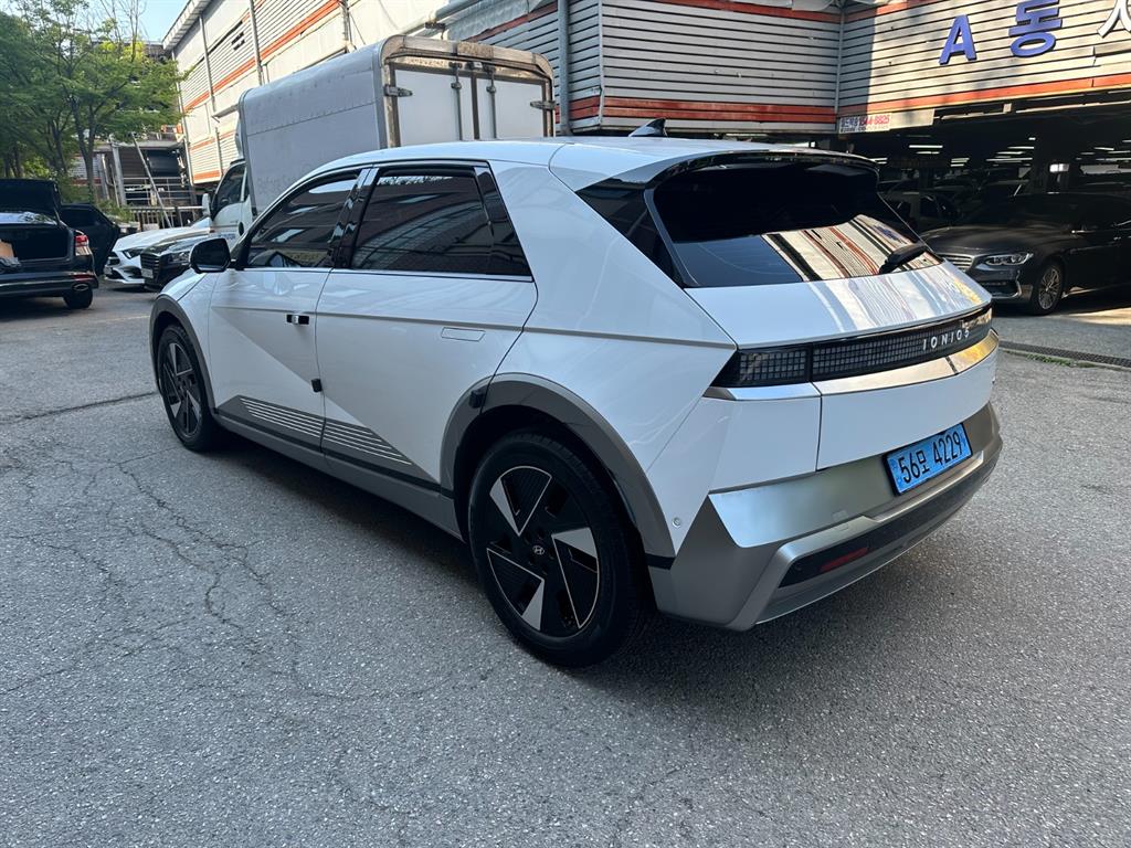 HYUNDAI Ioniq 5 - Vista 6