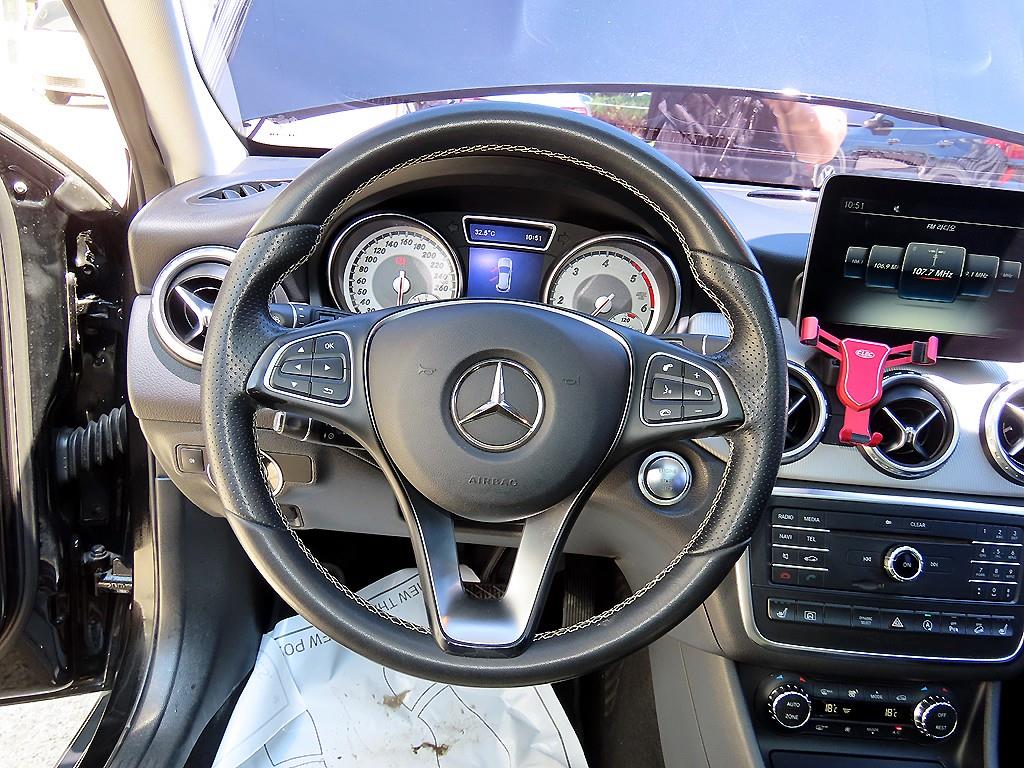 Mercedes Benz GLA Class - Vista 10