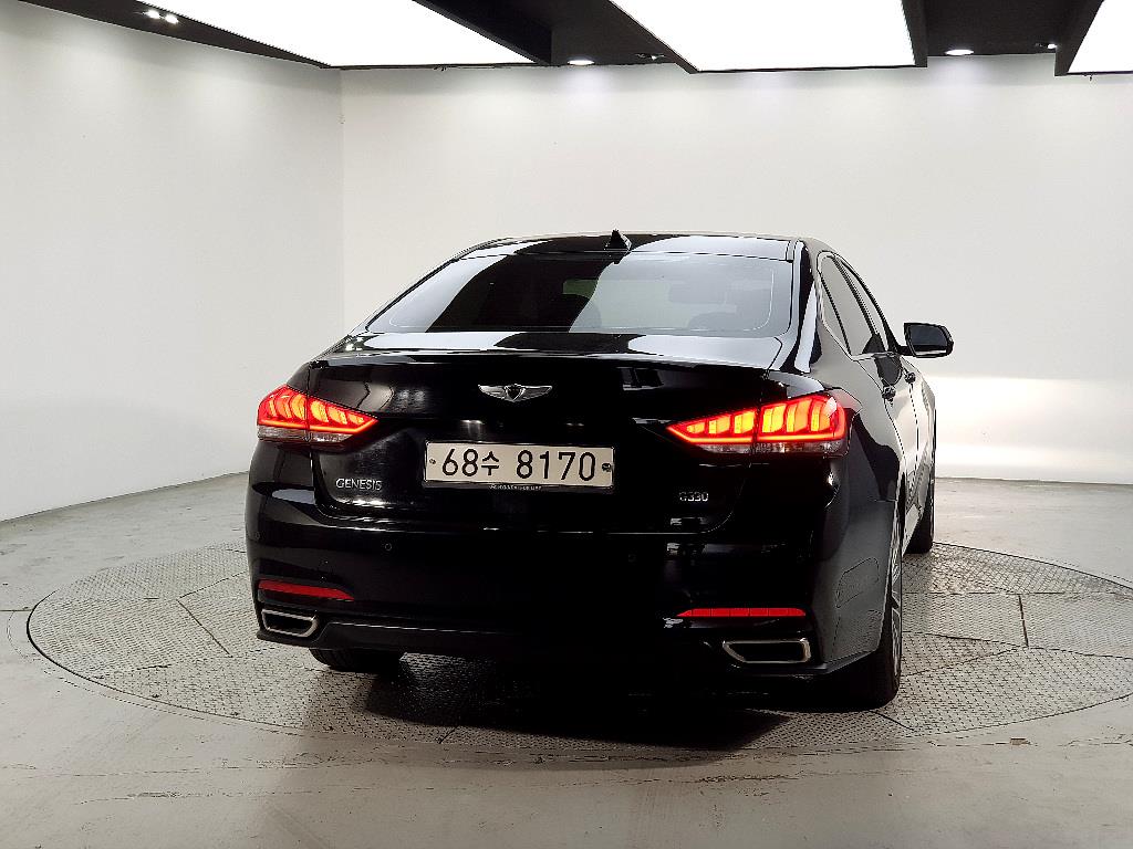 HYUNDAI Genesis - Vista 6