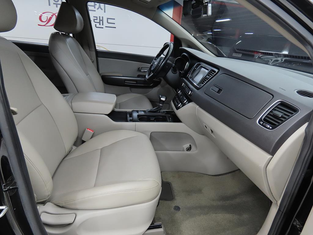KIA Carnival - Vista 8