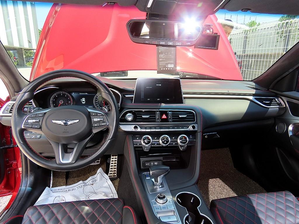 Genesis G70 - Vista 9