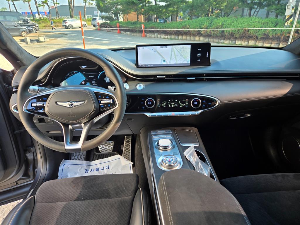 Genesis GV70 - Vista 9
