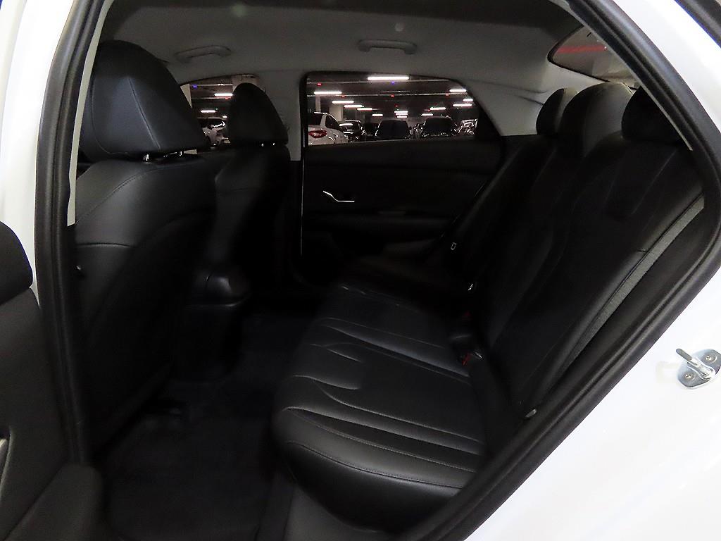HYUNDAI Avante - Vista 9