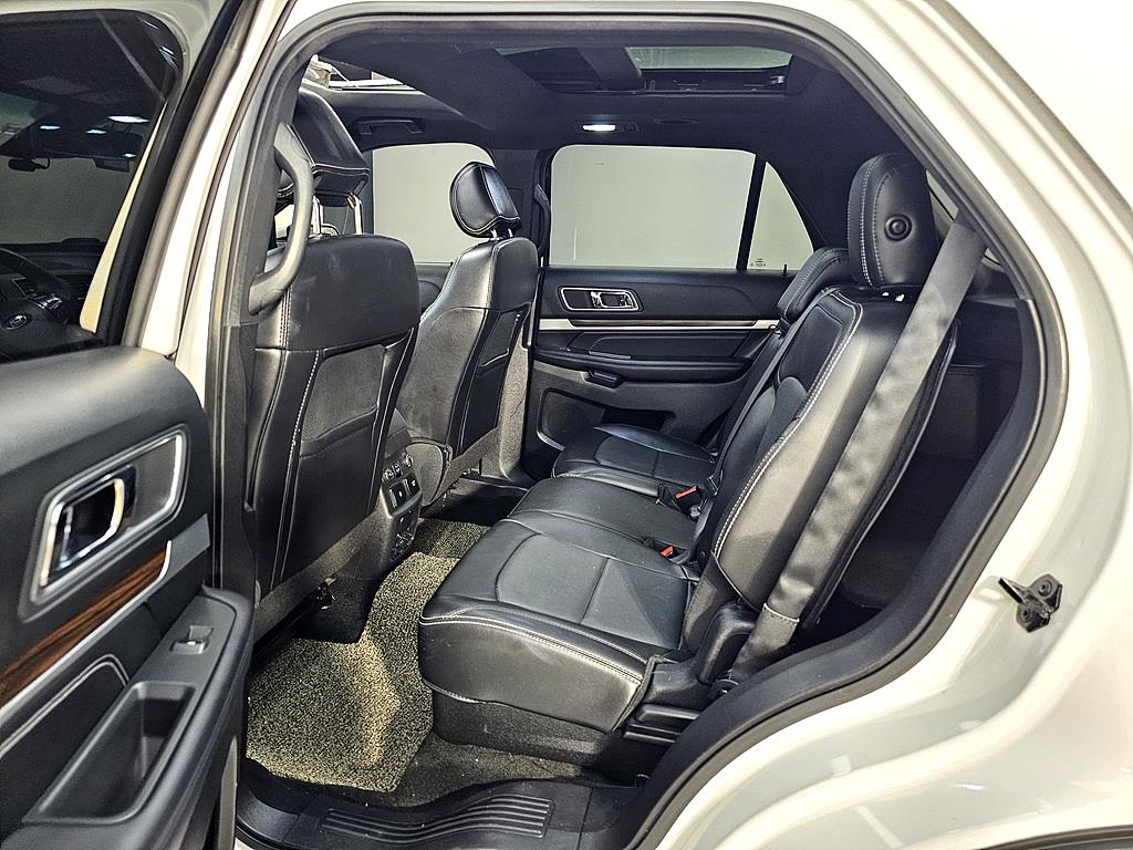 Ford Explorer - Vista 10