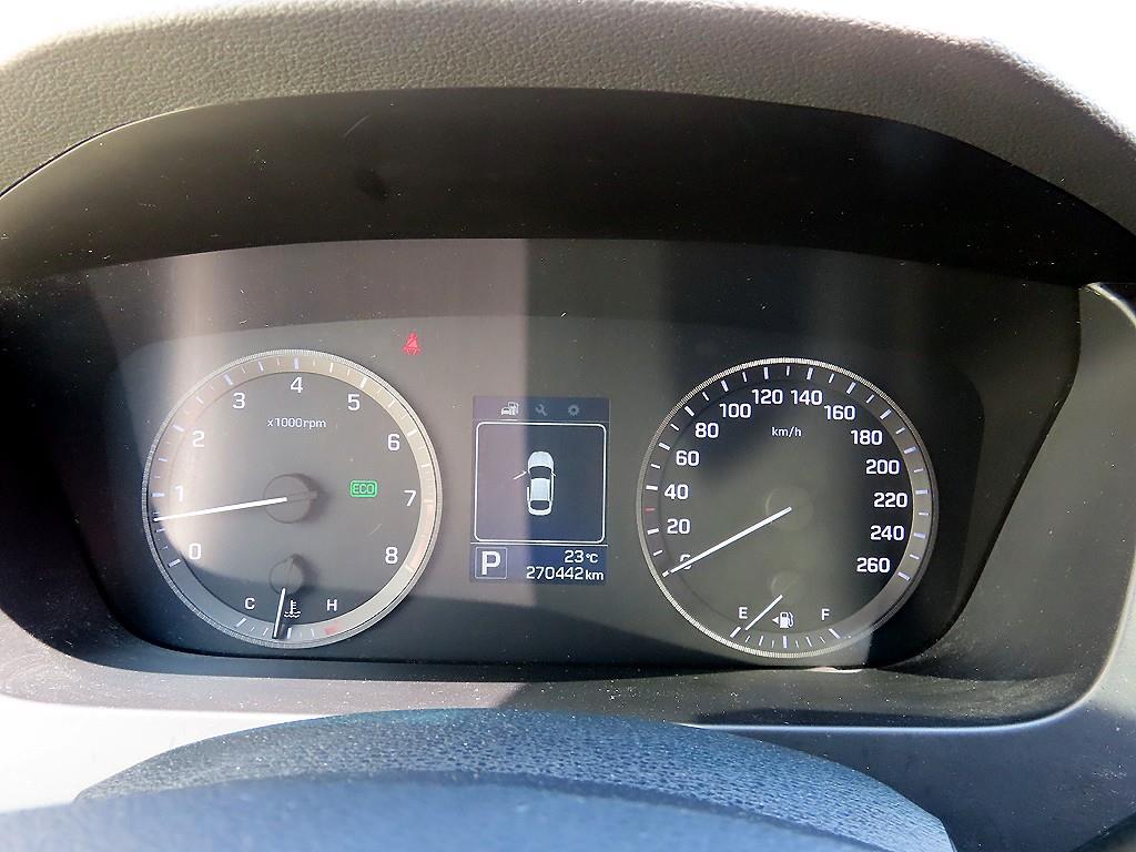 HYUNDAI Sonata - Vista 11