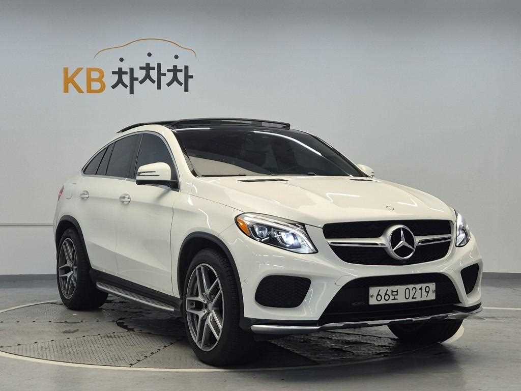 Mercedes Benz GLE Class - Vista 4