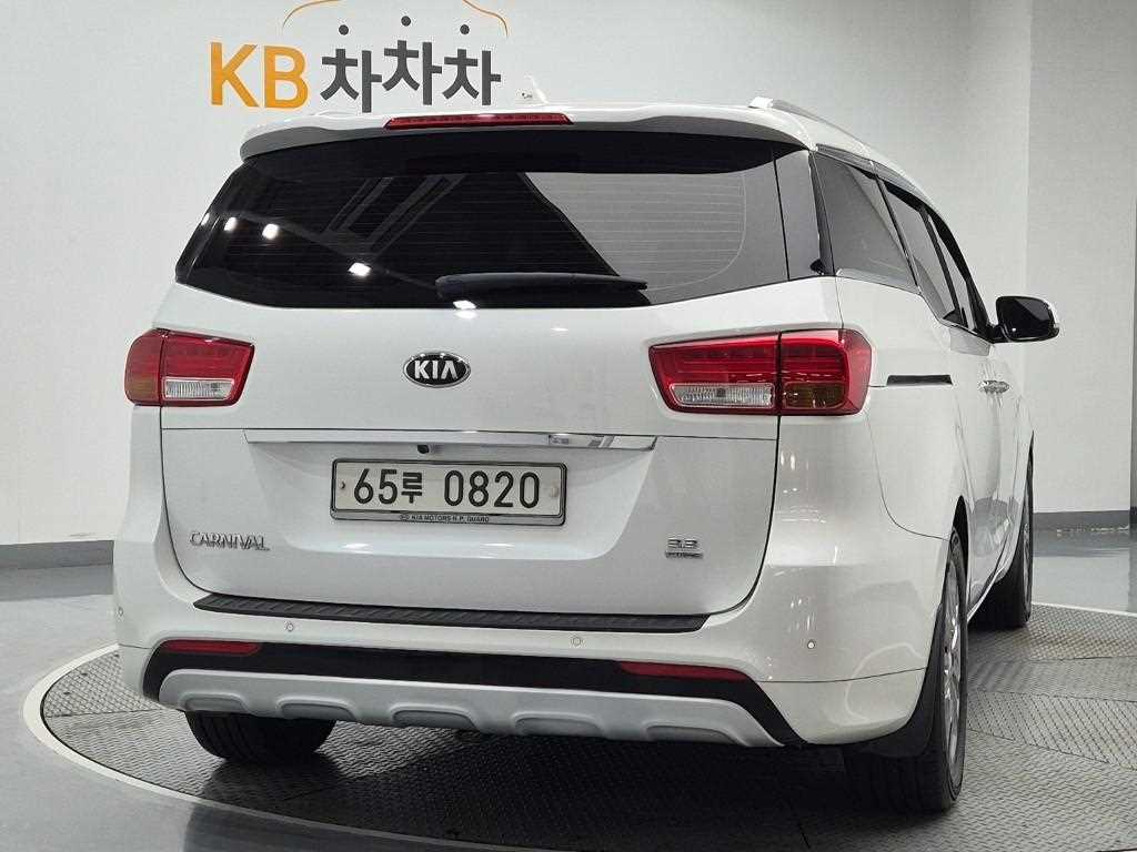 KIA Carnival - Vista 3