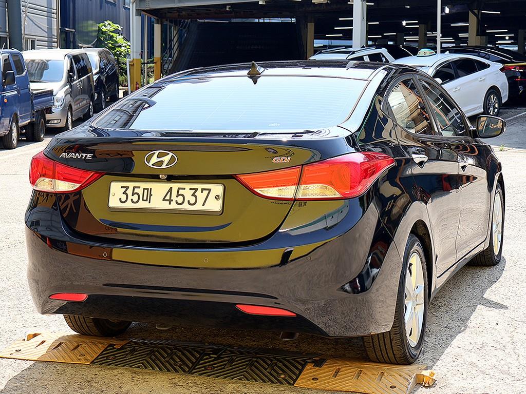 HYUNDAI Avante - Vista 6