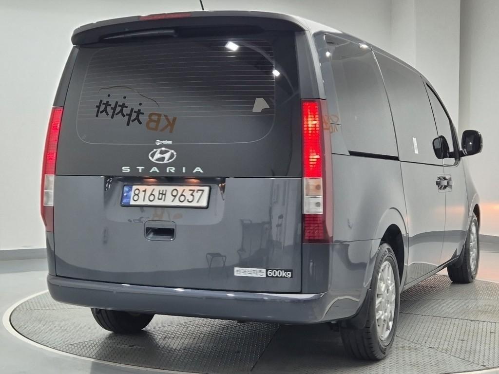 HYUNDAI Staria - Vista 2