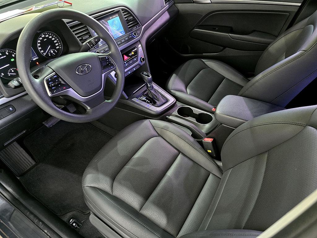 HYUNDAI Avante - Vista 10
