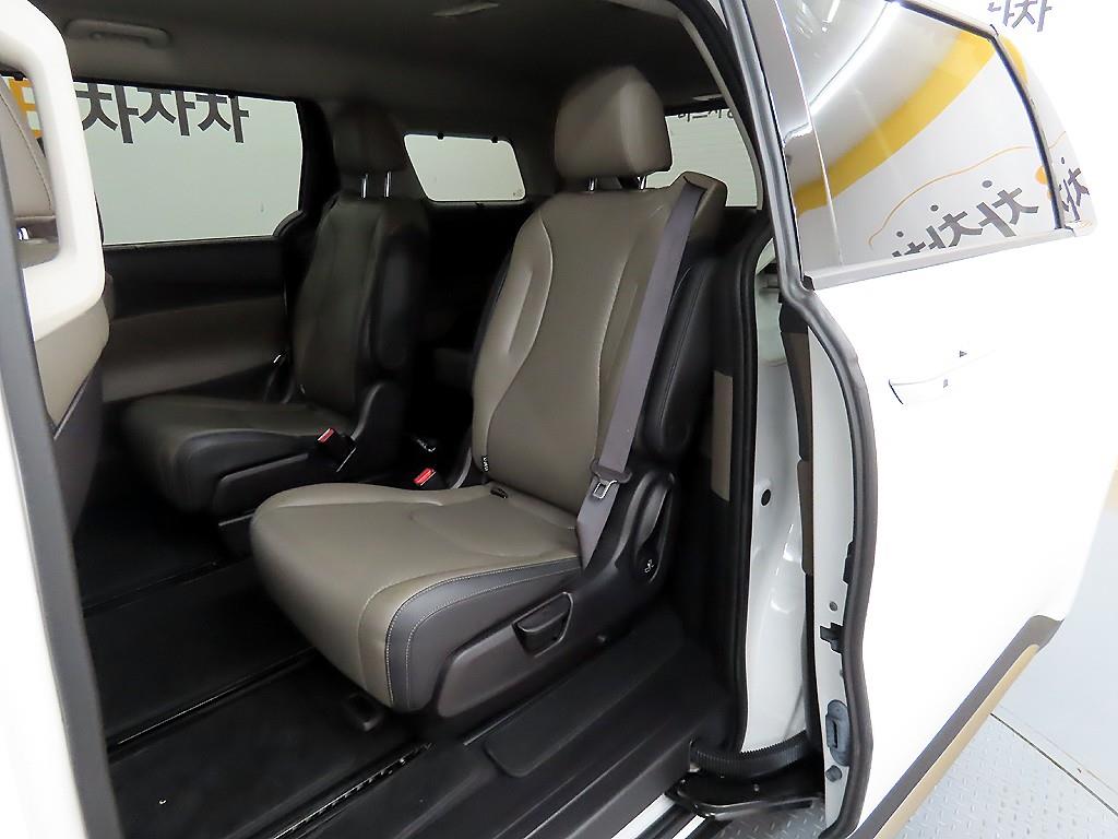 KIA Carnival - Vista 8