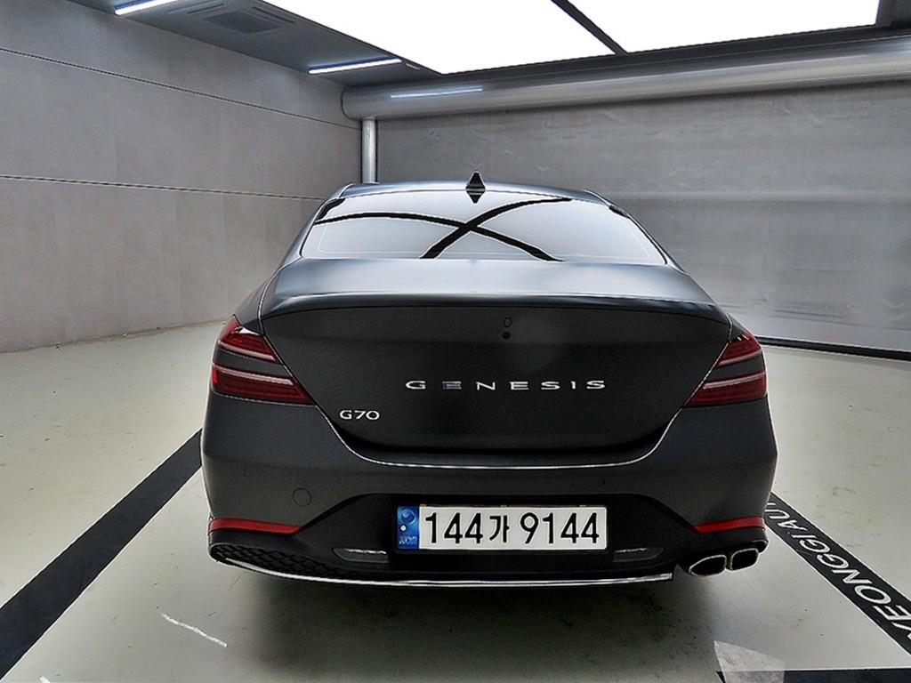 Genesis G70 - Vista 3