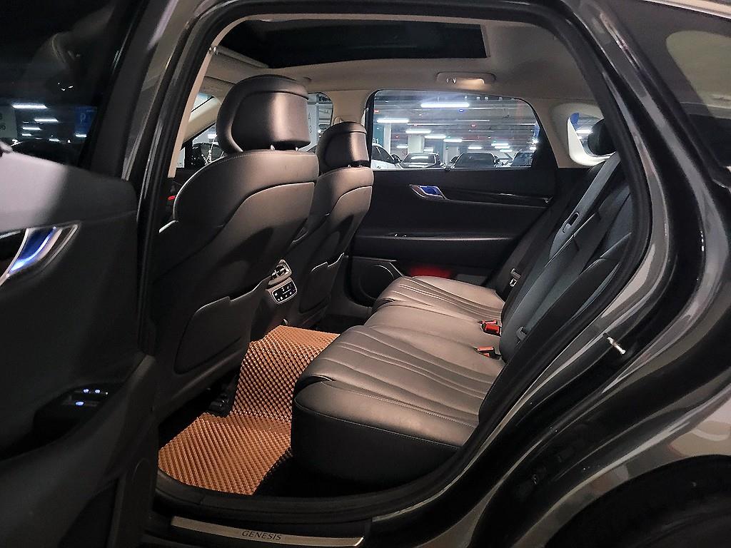 Genesis G80 - Vista 10