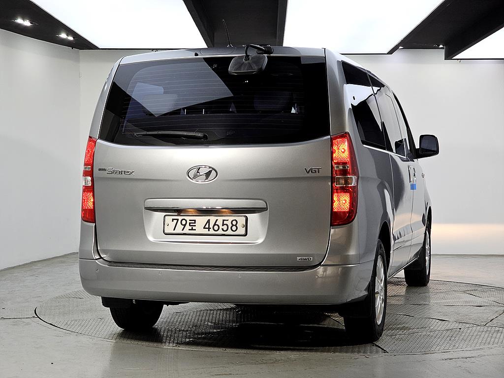 HYUNDAI Starex - Vista 3