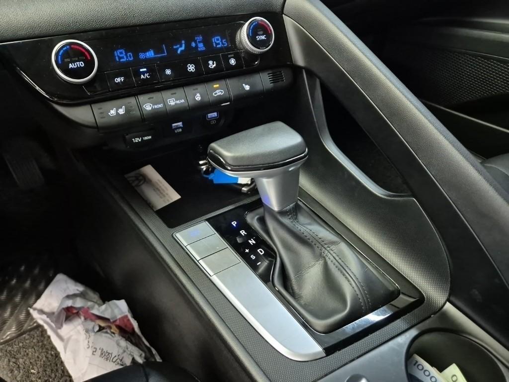 HYUNDAI Avante - Vista 11