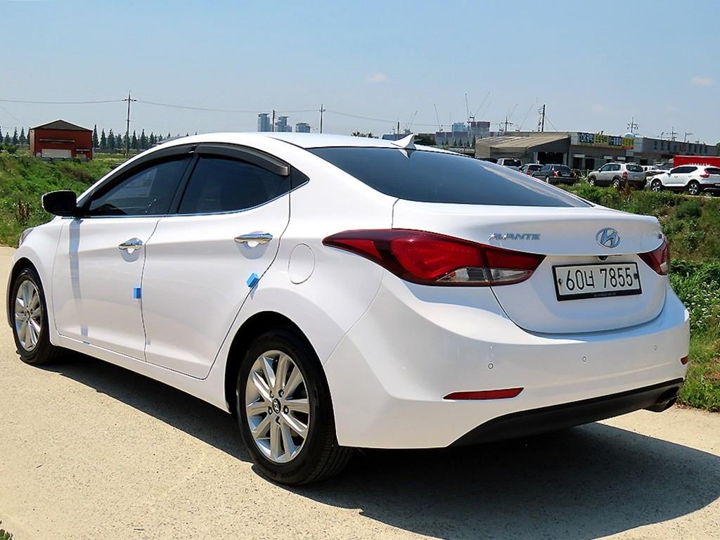 HYUNDAI Avante - Vista 3