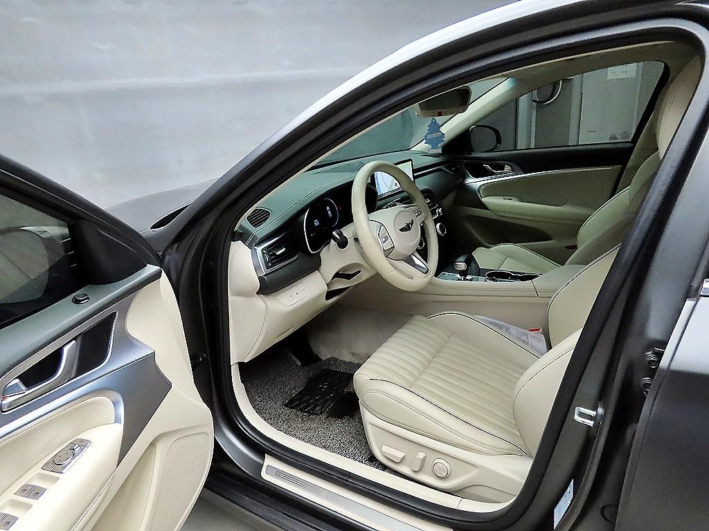 Genesis G70 - Vista 7