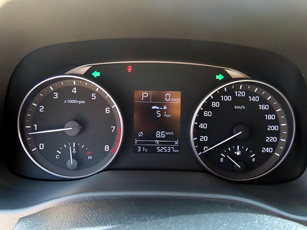HYUNDAI Avante - Vista 10