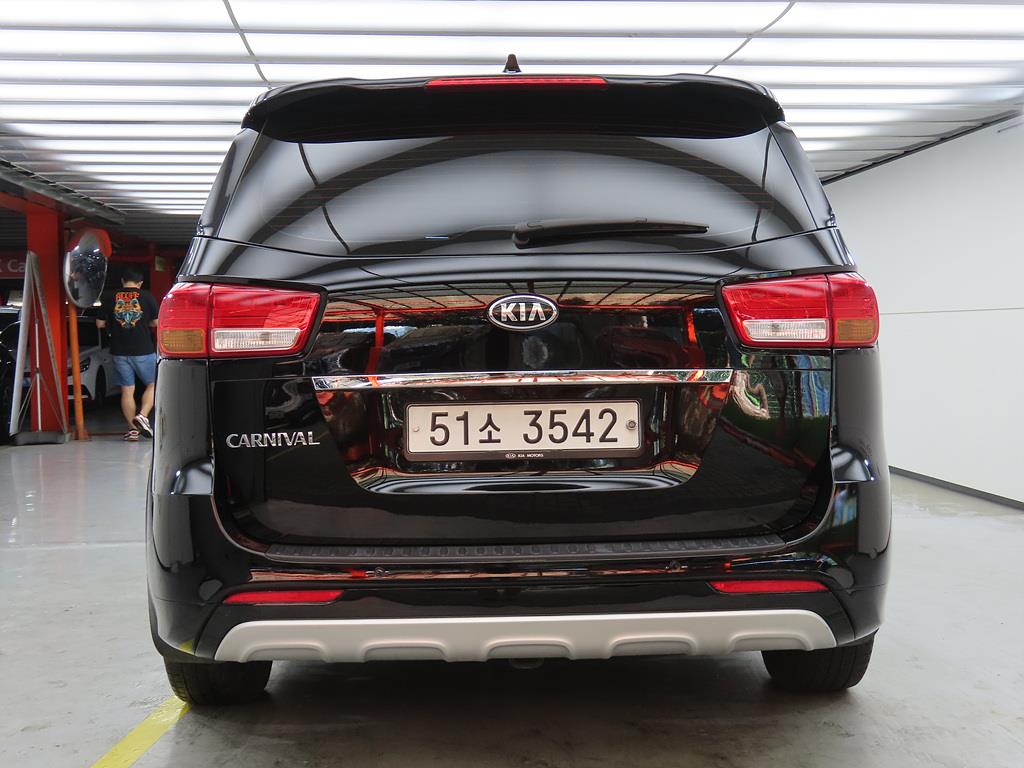 KIA Carnival - Vista 3