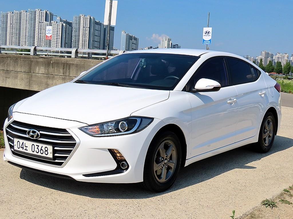 HYUNDAI Avante - Vista 2