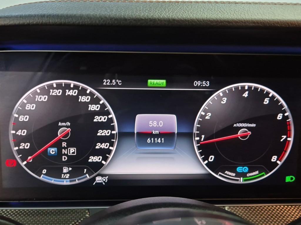 Mercedes Benz E class - Vista 8
