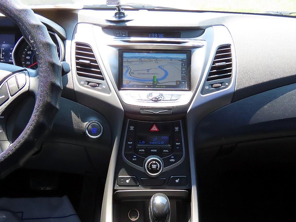 HYUNDAI Avante - Vista 12