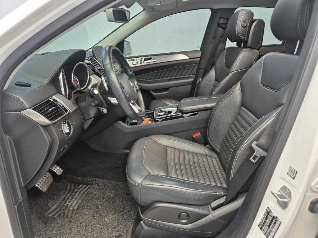 Mercedes Benz GLE Class - Vista 11