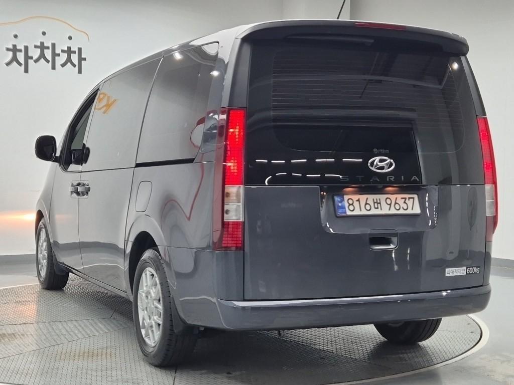 HYUNDAI Staria - Vista 3