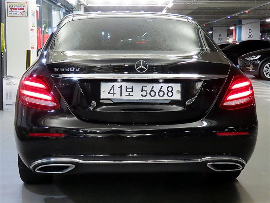 Mercedes Benz E class - Vista 7