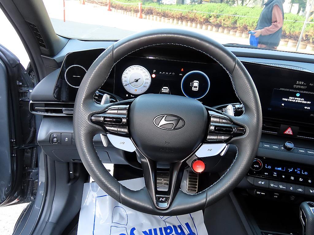 HYUNDAI Avante - Vista 10