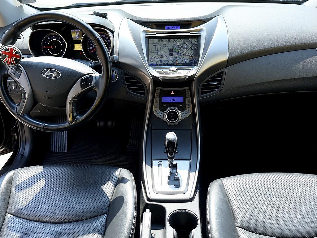 HYUNDAI Avante - Vista 7