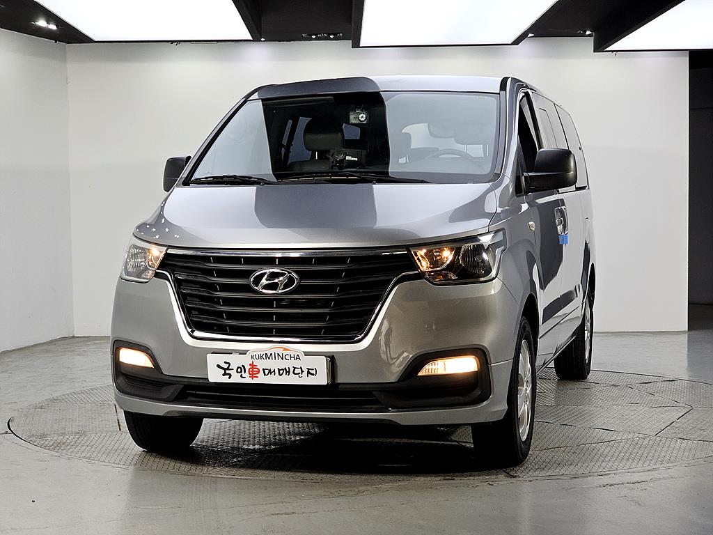 HYUNDAI Starex - Vista 2