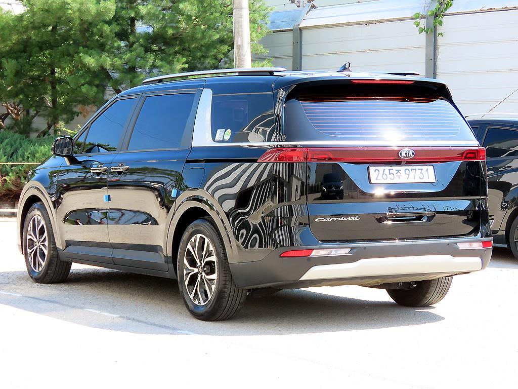 KIA Carnival - Vista 3
