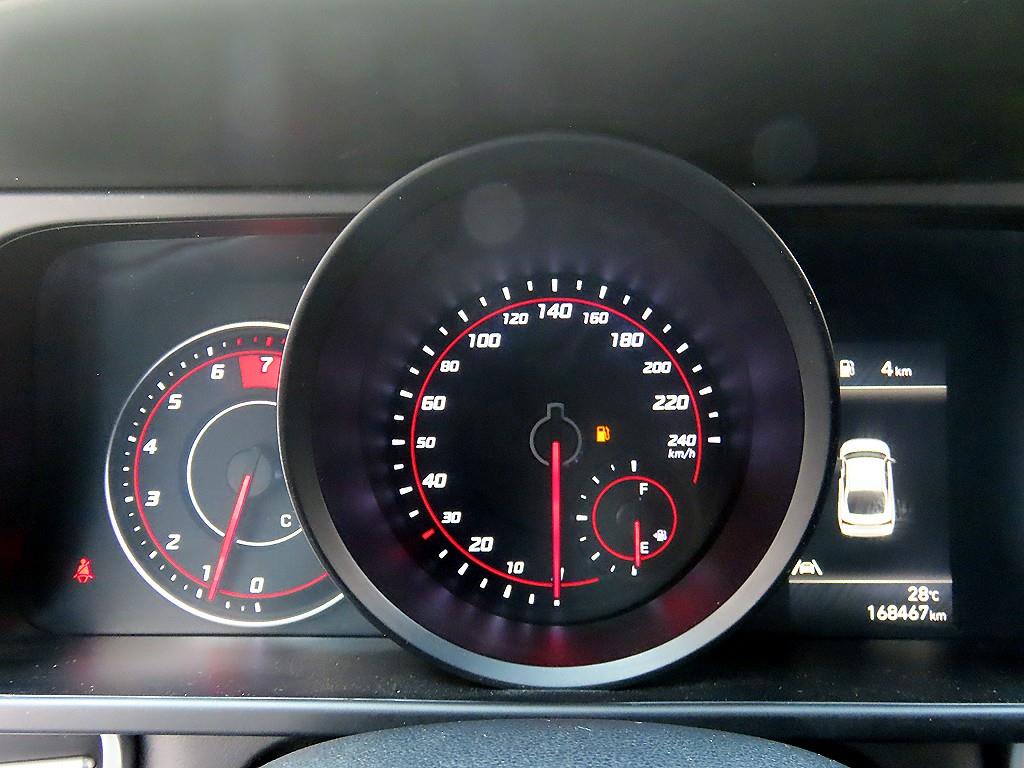 HYUNDAI Avante - Vista 11