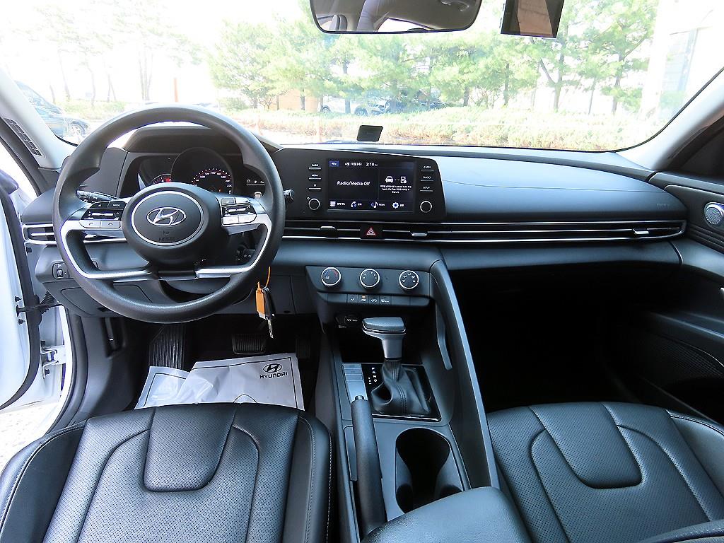 HYUNDAI Avante - Vista 9