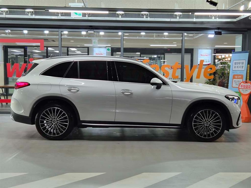 Mercedes Benz GLC Class - Vista 3
