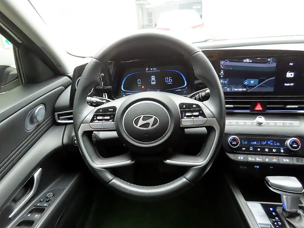 HYUNDAI Avante - Vista 9