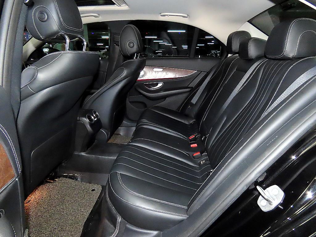 Mercedes Benz E class - Vista 9