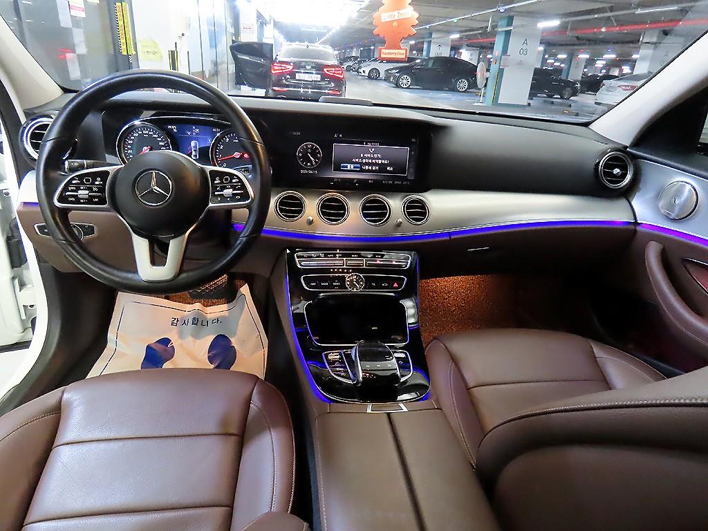 Mercedes Benz E class - Vista 12
