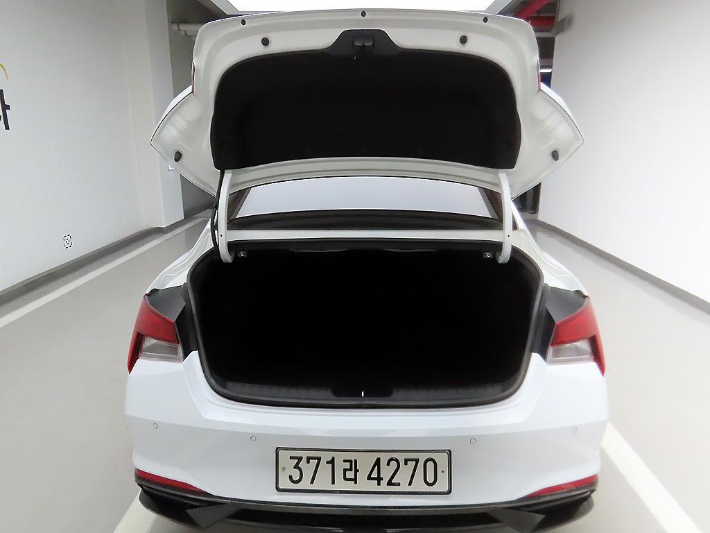 HYUNDAI Avante - Vista 7