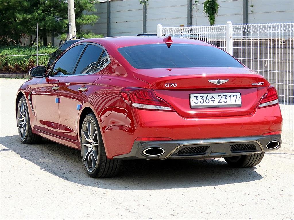 Genesis G70 - Vista 3